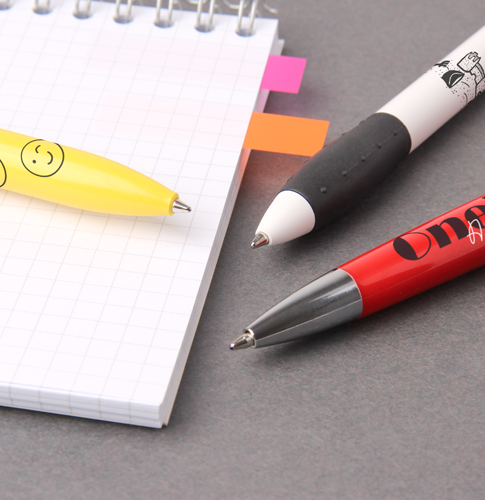 Kugelschreiber mit Logo: Welche Gravur- und Druckmethoden gibt es?